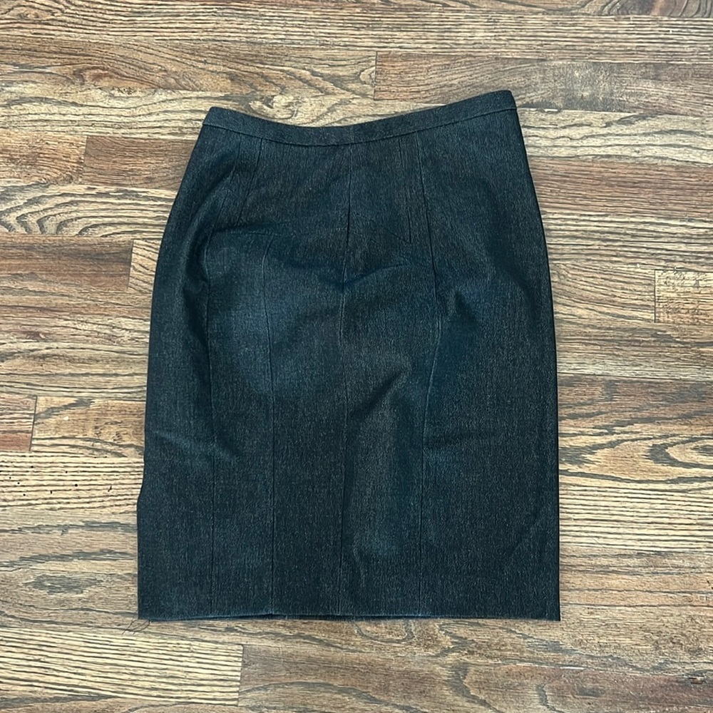 Express woman’s pencil skirt